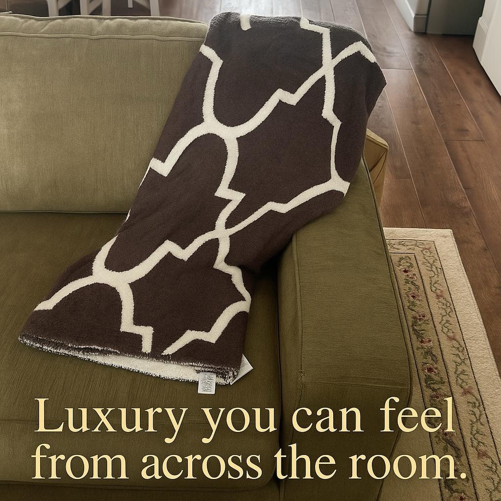 NWT Little Giraffe Luxe Chenille Throw $199 Retail – Espresso & Cream – 45x59”